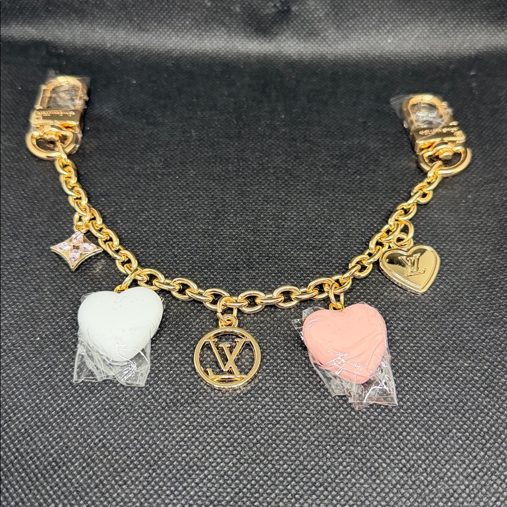 ✅ PRICE IS FIRM ✅ FASHION Gold-Tone Charm with Pink & Light Blue Heart Charms - Picture 2 of 2